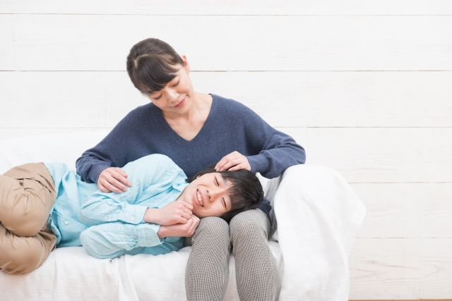 不登校は甘やかしすぎが原因？